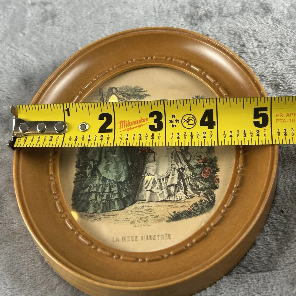 Vintage Oval Framed Le Mode Print Small Size Plastic Resin Frame 50s ? Retro